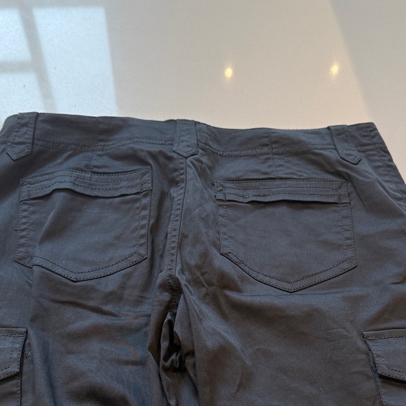 The Limited The Drew Fit Women's Black Cargo Cropped Capris, Size 10 - Picture 5 of 9